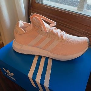 Adidas size 7 light pink tennis shoes